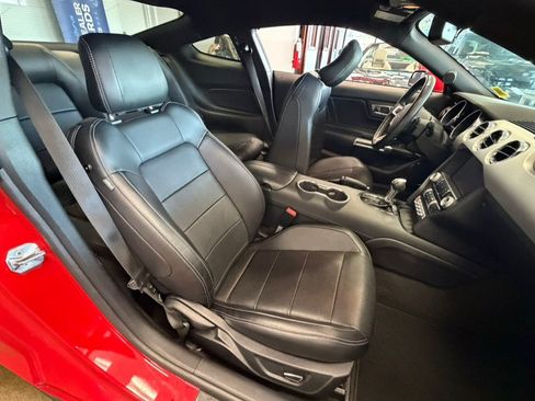 Used 2015 Ford Mustang Premium RWD image 31