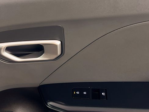 Used 2025 Kia K4 LXS image 32