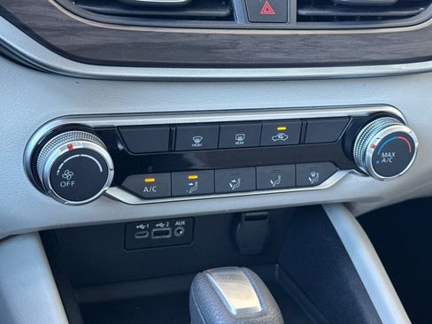 Used 2025 Nissan Altima 2.5 SV FWD image 19