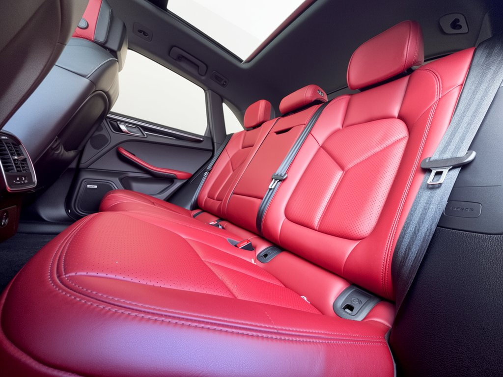Used 2023 Porsche Macan AWD/4WD image 25