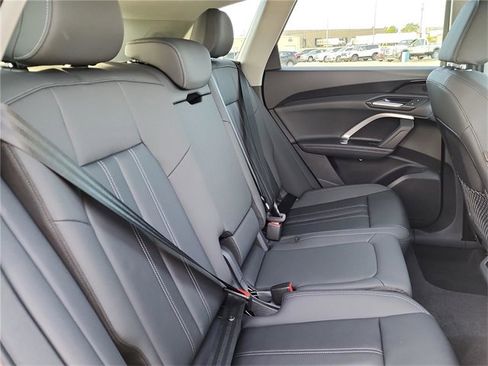 New 2025 Audi Q5 Premium image 27