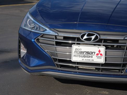 Used 2020 Hyundai Elantra SE FWD image 9