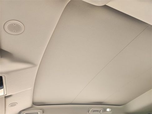 Used 2024 Land Rover Discovery Sport S image 24