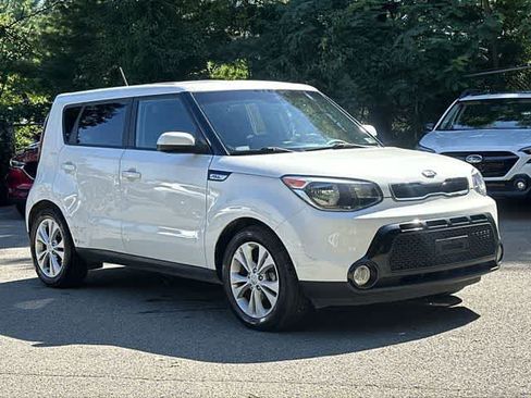 Used 2016 Kia Soul + FWD image 19