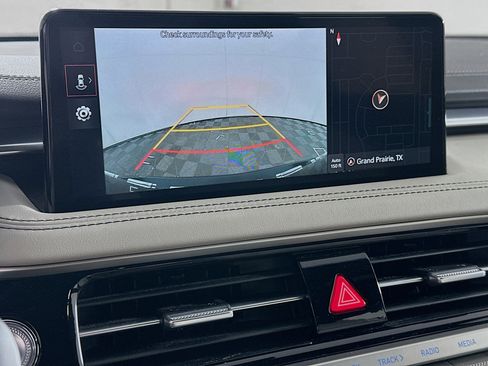 Used 2025 Genesis G70 2.5T image 23