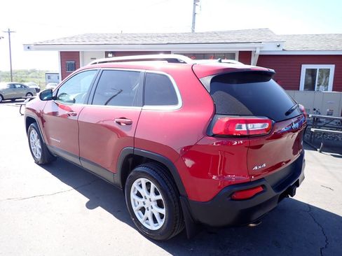 Used 2016 Jeep Cherokee Latitude w/ Cold Weather Group AWD/4WD image 4