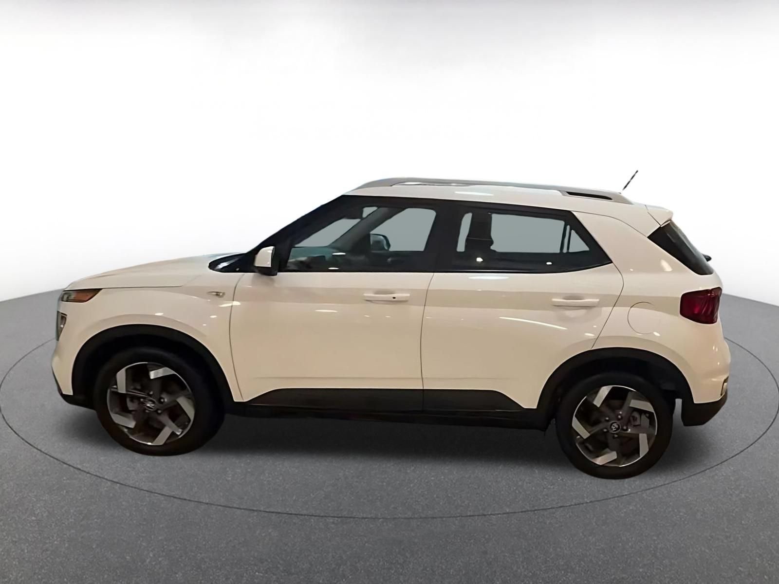 Used 2026 Hyundai Venue SEL FWD image 7
