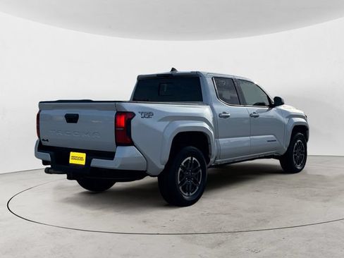Certified 2025 Toyota Tacoma TRD Sport w/ TRD Sport Upgrade Package AWD/4WD image 5