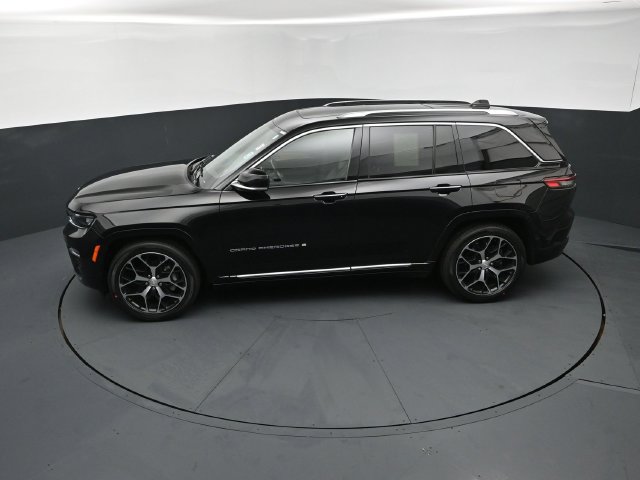 Used 2022 Jeep Grand Cherokee Summit AWD/4WD image 15