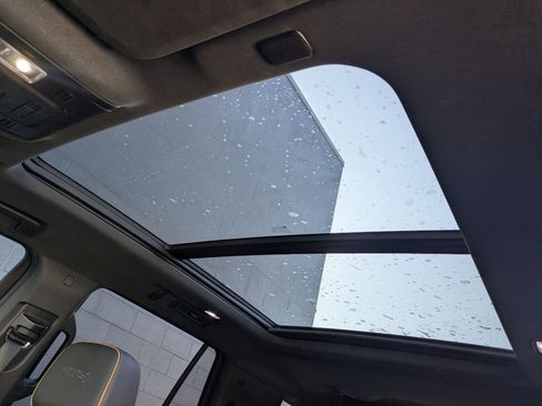 Used 2022 GMC Yukon AT4 image 22