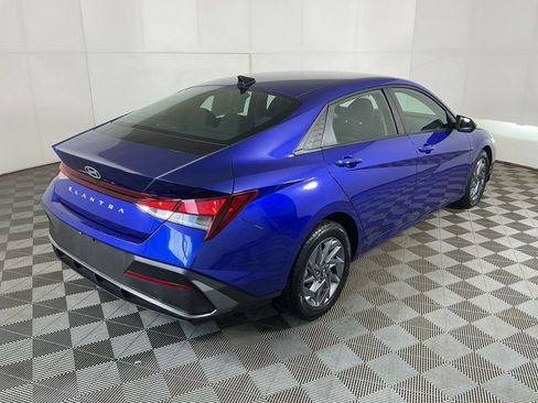 Used 2024 Hyundai Elantra SEL FWD image 7