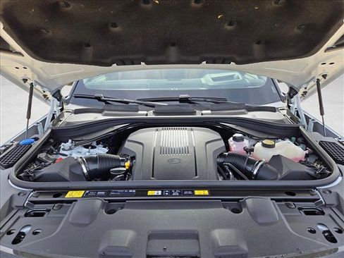 New 2026 Land Rover Range Rover SE image 17