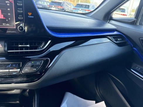Used 2020 Toyota C-HR XLE FWD image 10