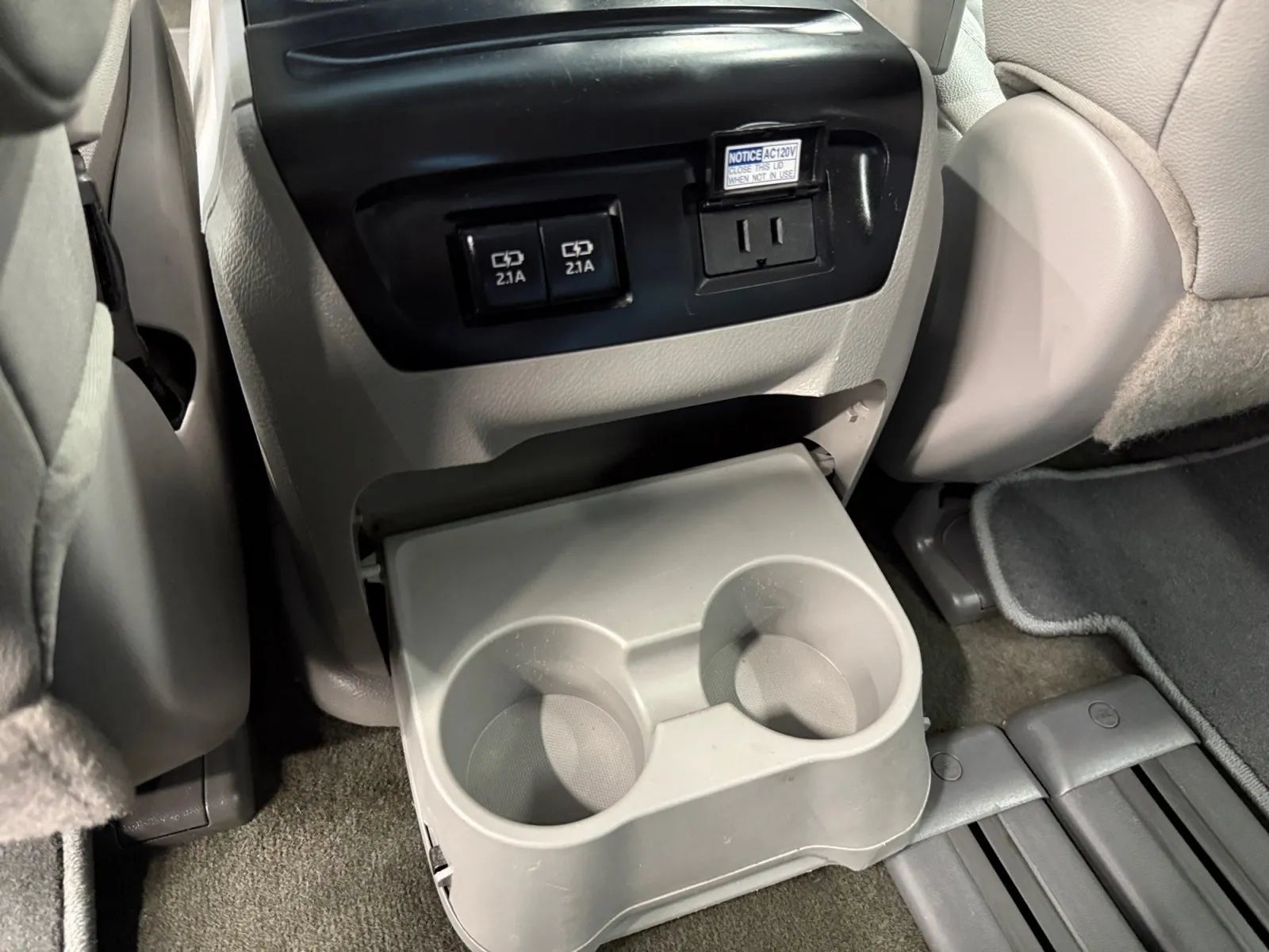 Used 2019 Toyota Sienna XLE FWD image 33