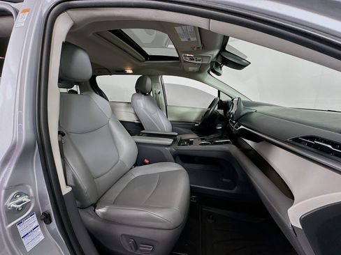 Used 2021 Toyota Sienna XLE AWD/4WD image 30