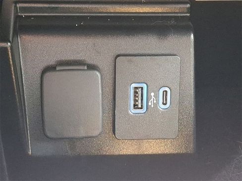 Used 2022 Ford Explorer XLT w/ Class IV Trailer Tow Package image 25