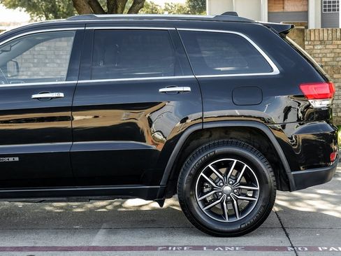 Used 2018 Jeep Grand Cherokee Limited image 23