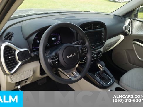 Used 2025 Kia Soul LX w/ LX Technology Package FWD image 6