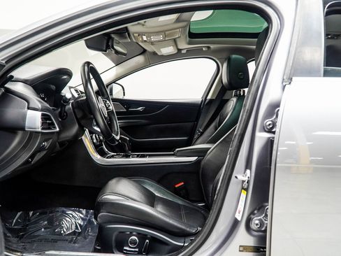 Used 2020 Jaguar XE S image 34