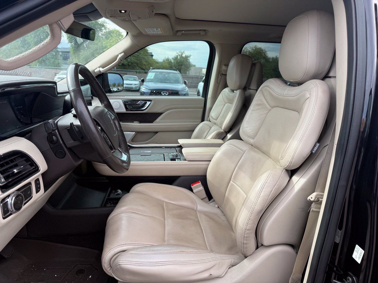 Used 2021 Lincoln Navigator L Reserve AWD/4WD image 13