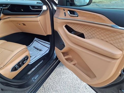 Used 2023 Jeep Grand Cherokee Summit image 96