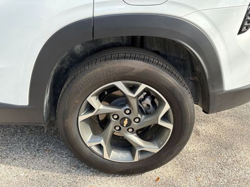 Used 2025 Chevrolet Trax LT image 23