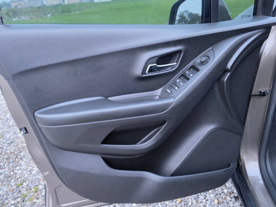 Used 2021 Chevrolet Trax LT FWD image 19