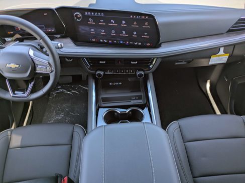 New 2026 Chevrolet Suburban Premier RWD image 11