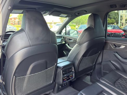 Certified 2024 Audi SQ7 Premium Plus w/ Carbon Package AWD/4WD image 34