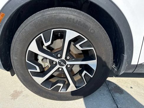 Certified 2025 Kia Sportage EX FWD image 10