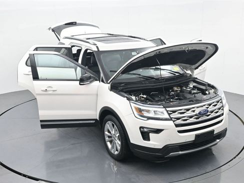 Used 2018 Ford Explorer XLT w/ Equipment Group 202A AWD/4WD image 33