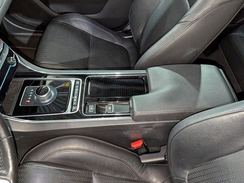 Used 2019 Jaguar XF Prestige image 38