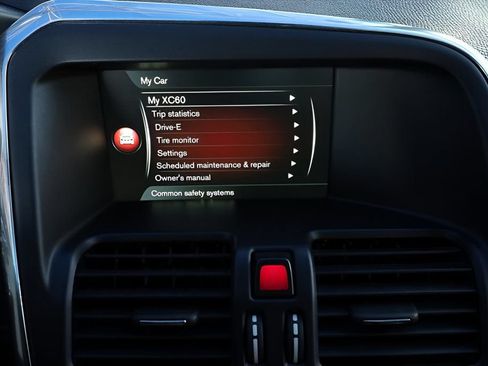 Used 2016 Volvo XC60 T5 Premier w/ Proximity Package FWD image 31