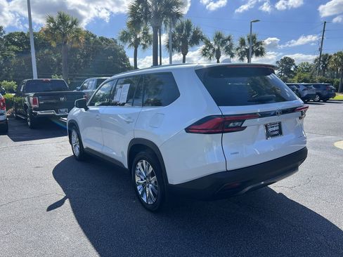 Used 2024 Toyota Grand Highlander AWD image 8
