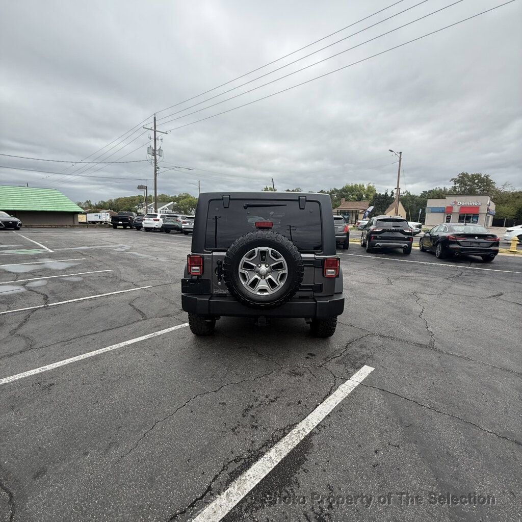 Used 2016 Jeep Wrangler Unlimited Rubicon w/ Connectivity Group AWD/4WD image 12