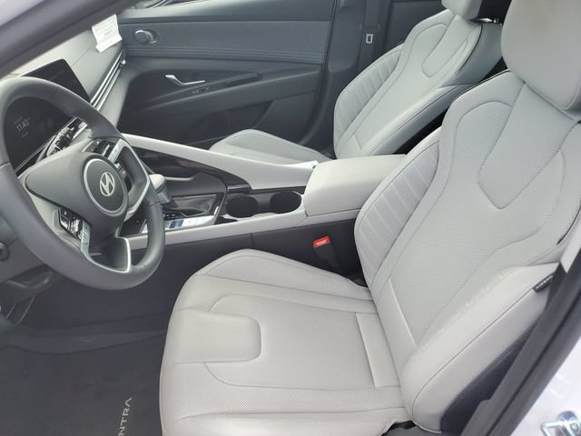 Certified 2025 Hyundai Elantra Limited FWD image 16