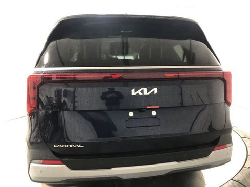 New 2026 Kia Carnival FWD image 6