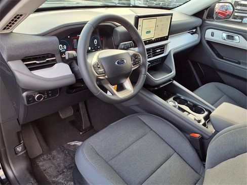 New 2025 Ford Explorer Active image 10