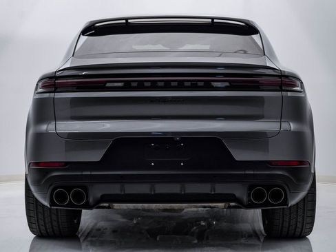 Used 2025 Porsche Cayenne Coupe image 11