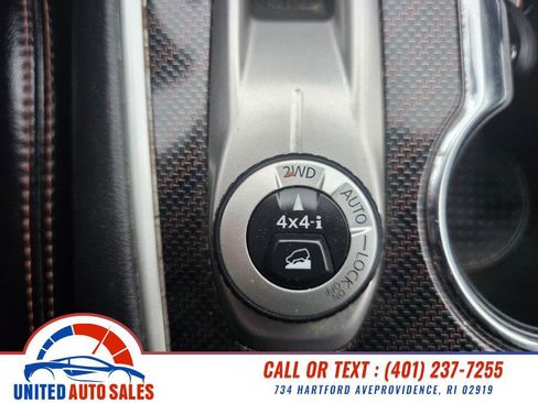 Used 2019 Nissan Pathfinder SL image 24