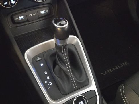 Used 2022 Hyundai Venue SEL FWD image 19