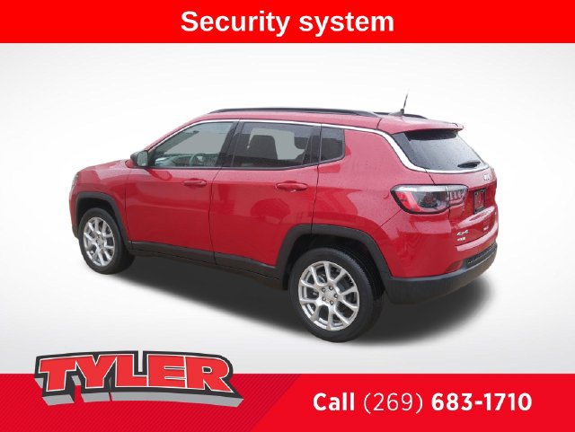 Used 2023 Jeep Compass Latitude AWD/4WD image 5