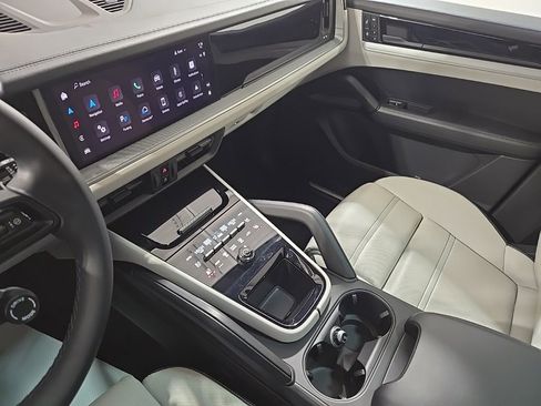 Used 2024 Porsche Cayenne image 13