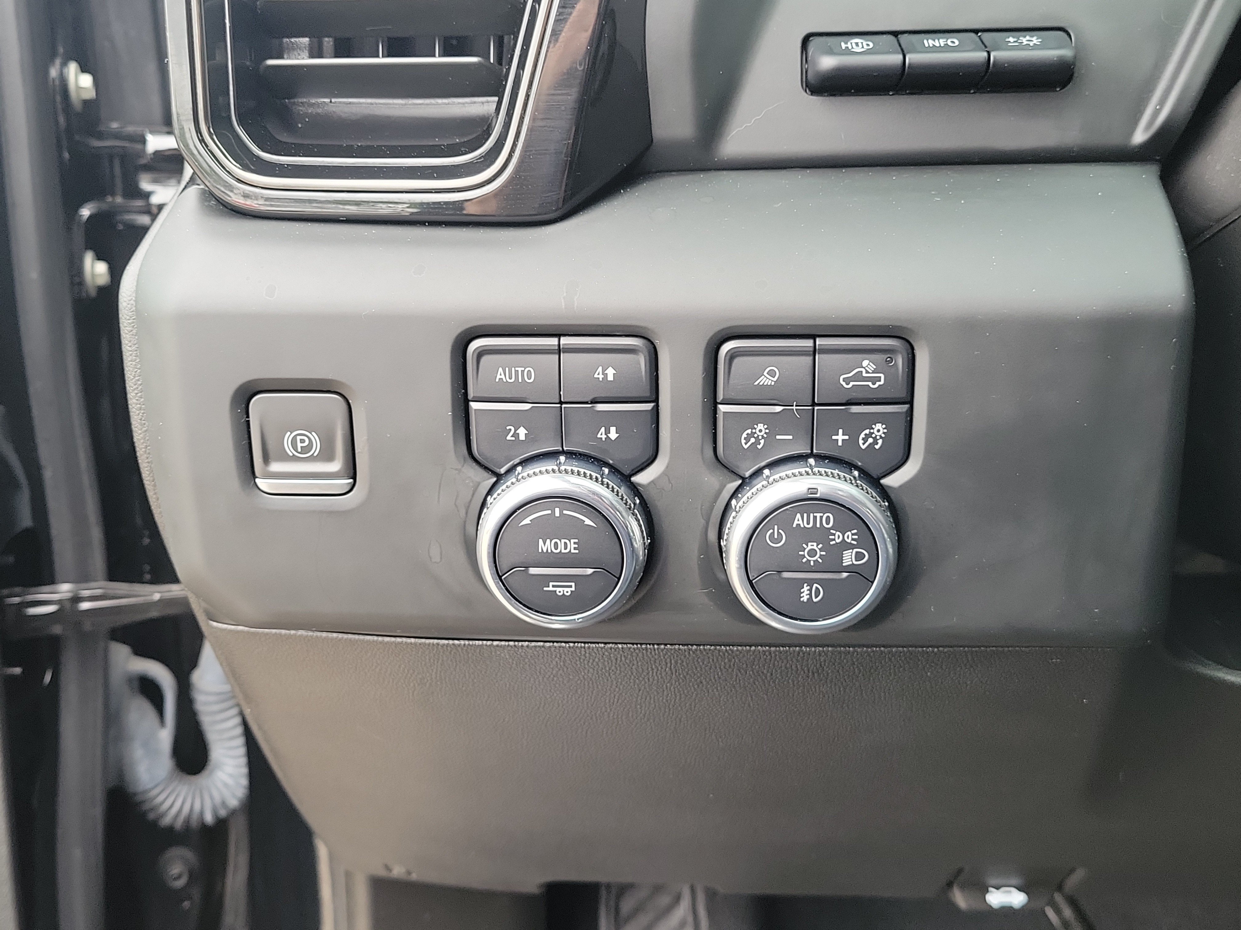 Used 2023 GMC Sierra 1500 AT4 w/ Technology Package AWD/4WD image 20