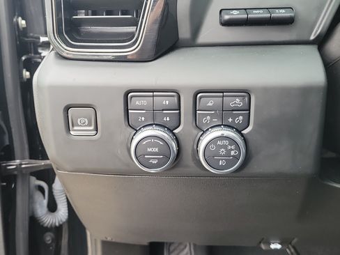 Used 2023 GMC Sierra 1500 AT4 w/ Technology Package AWD/4WD image 20