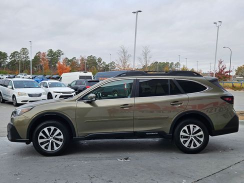 Used 2021 Subaru Outback Premium image 4