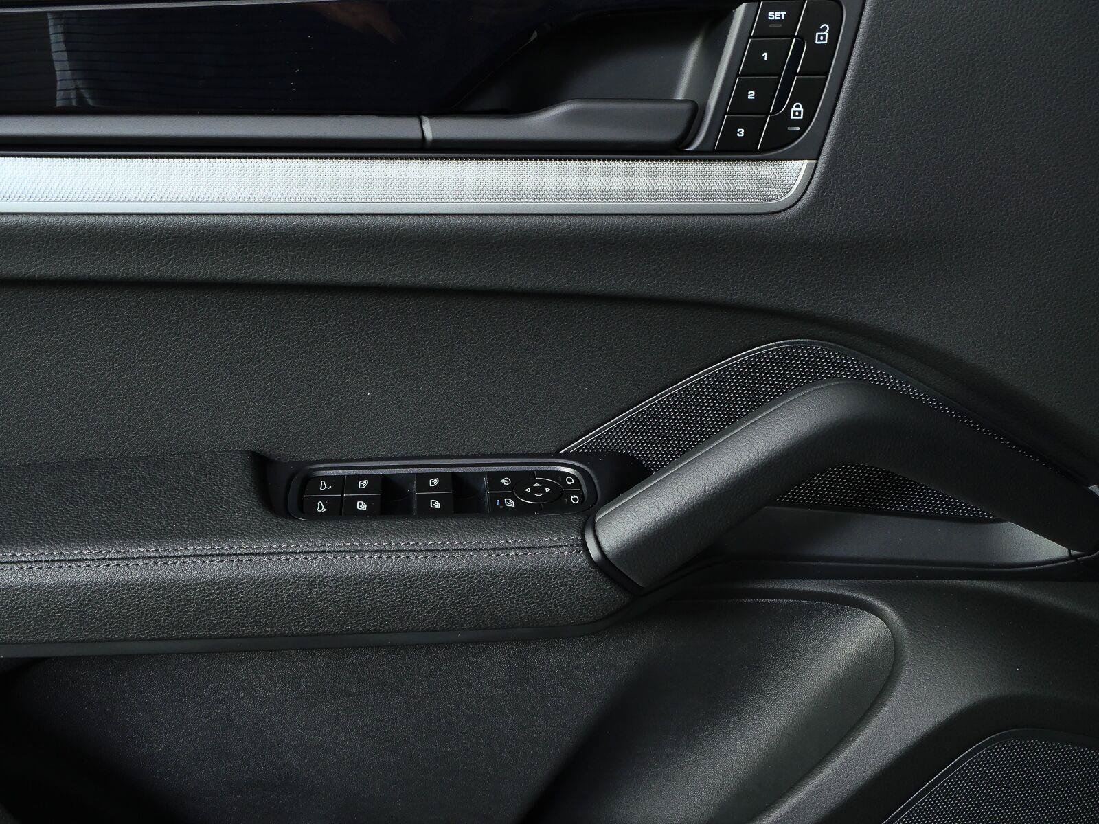 New 2026 Porsche Cayenne AWD/4WD image 6