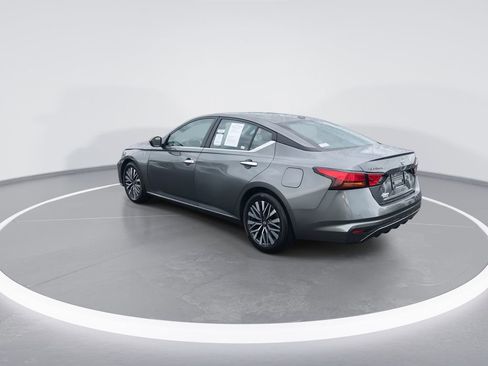 Used 2024 Nissan Altima 2.5 SV FWD image 6