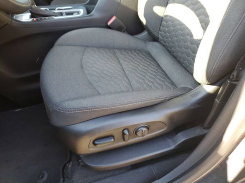 Used 2019 Chevrolet Equinox LT FWD image 11
