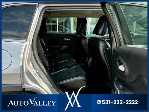 Used 2019 Jeep Cherokee Limited image 24